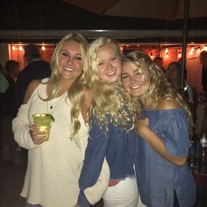 Meet your Posher, Caitlin